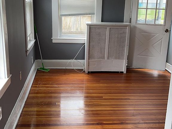 3rd image of 216 Everett St #1