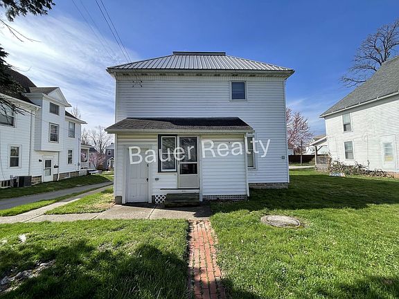 2nd image of 320 W 4th St