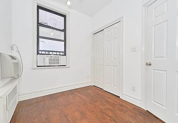5th image of 224 W 13th St