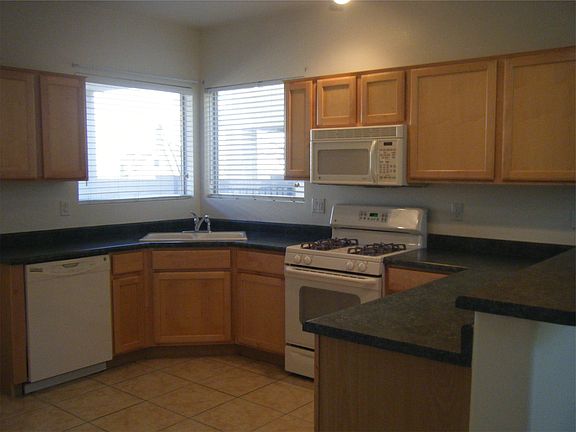 5th image of 426 E Placita Amuleto