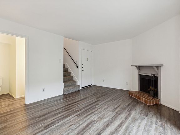 4th image of 4044 Buena Vista St #221