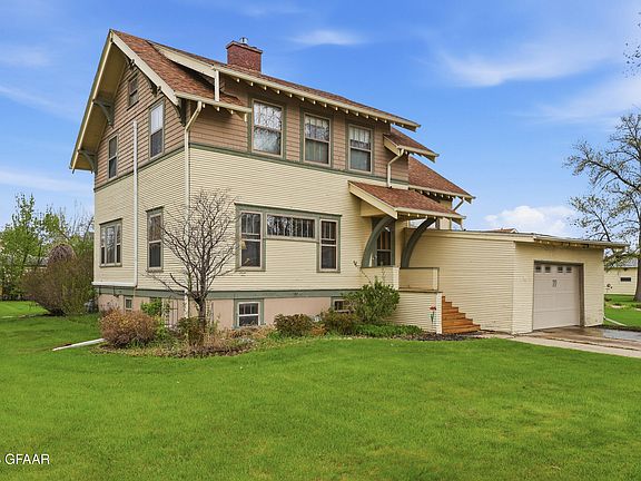 2nd image of 404 2nd Ave NE