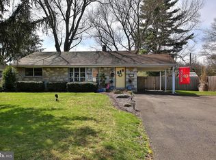 223 W County Line Rd, Hatboro, PA 19040