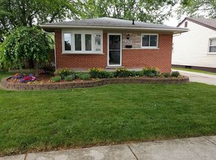 22701 Raymond St, Saint Clair Shores, MI 48082