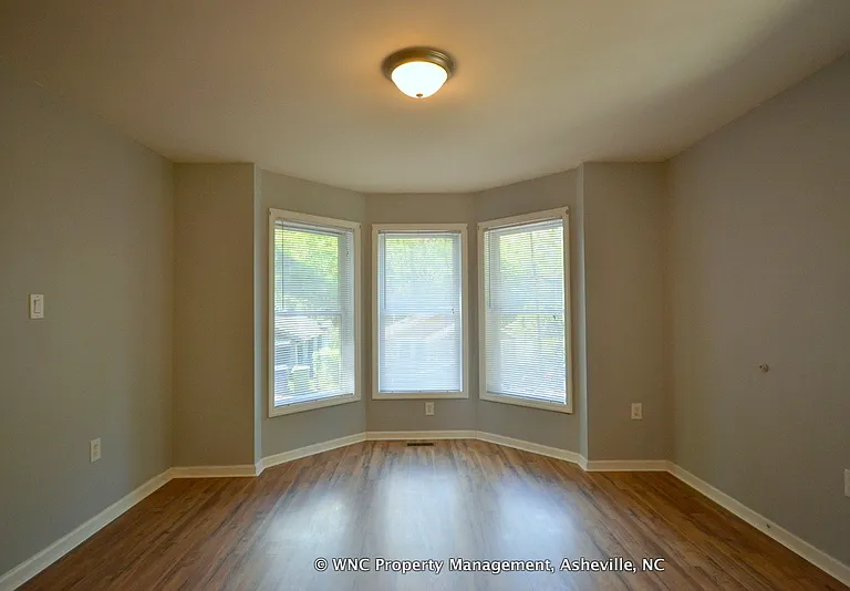 43 Boyd Ave — Photo 2