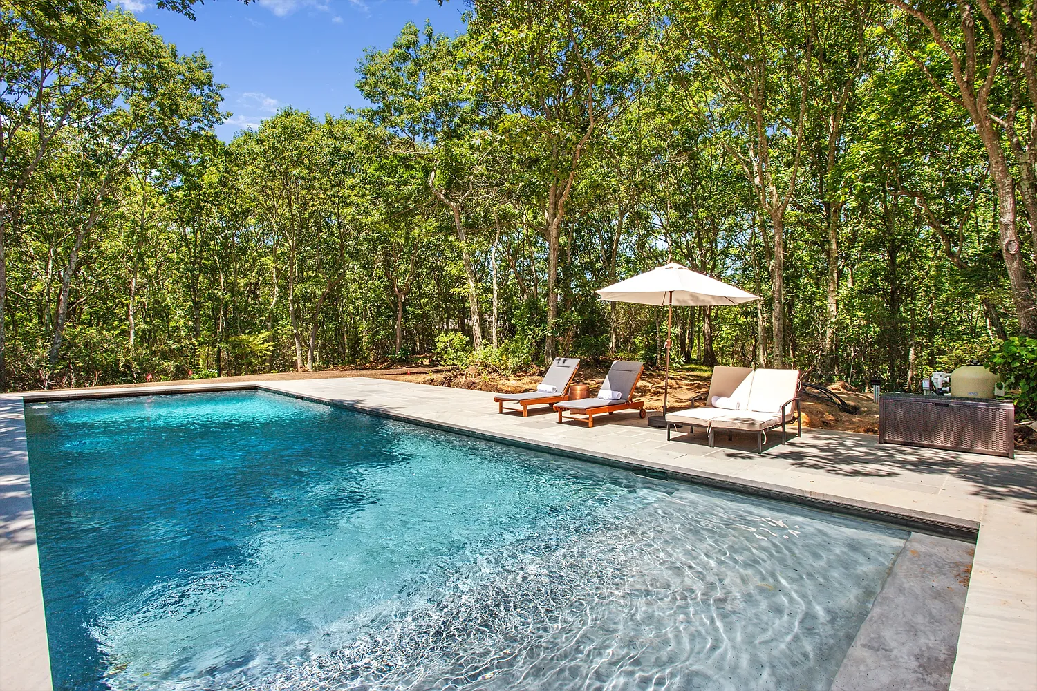 Hamptons Hideaway With Pool On 2+ Acres — Photo 2