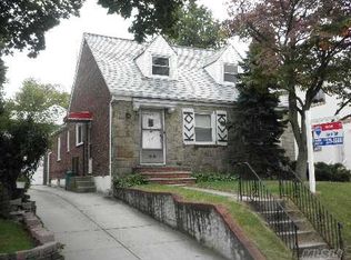 5643 212th St, Oakland Gardens, NY 11364