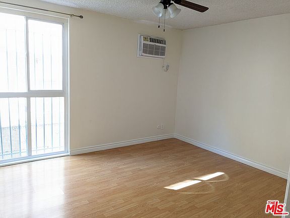 4th image of 633 N Sweetzer Ave APT 4
