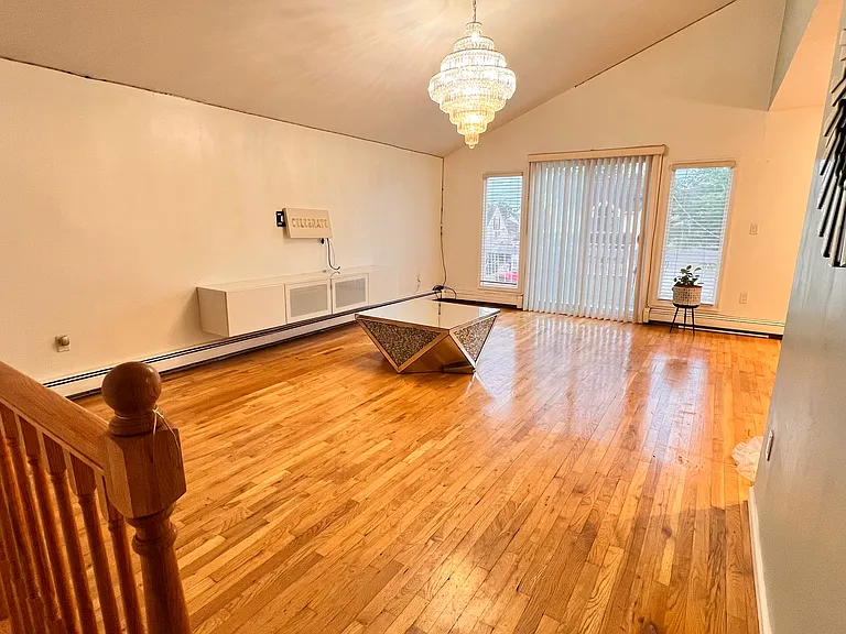 445 Oak Ave #2 — Photo 2
