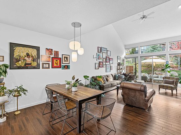 3rd image of 10942 Village Loop