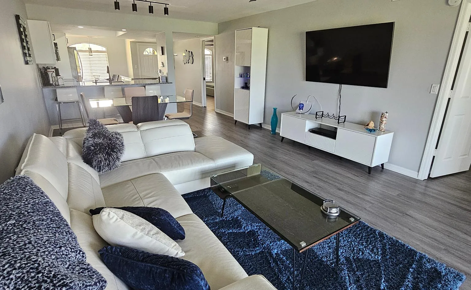 2 bed, 1160 sqft, $2,150 — Photo 3
