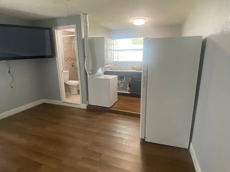 27103 Frampton Ave — Photo 10
