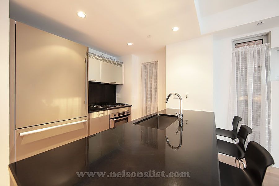 1st image of 560 Carroll St APT 1