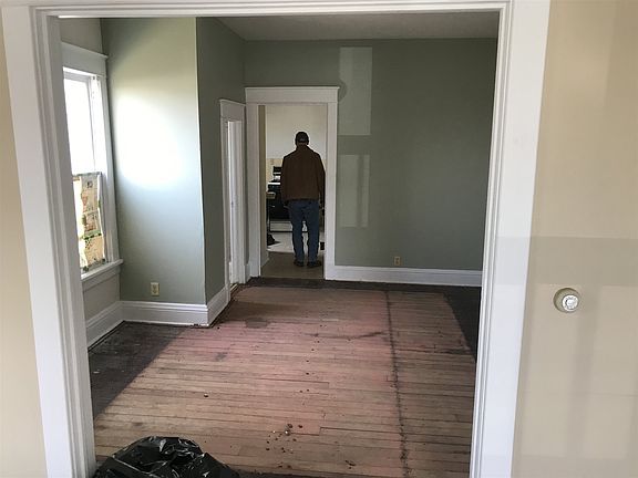 2nd image of 1814 W Western Ave