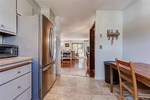 1104 Summer Hill Dr — Photo 3
