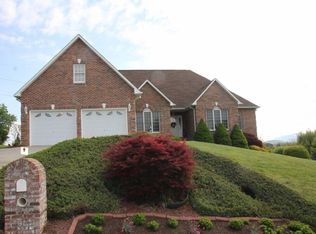 1021 Whittling Wood Dr, Johnson City, TN 37601