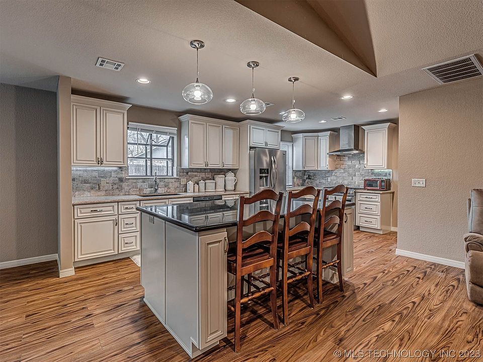 1st image of 3204 S Juniper Pl