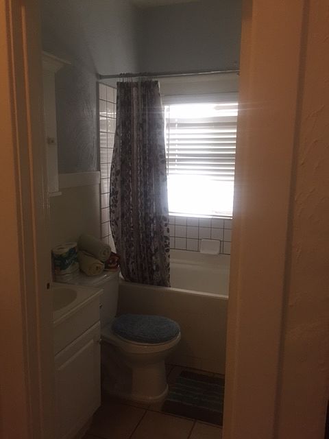 2nd image of 4266 Melrose Ave APT 20