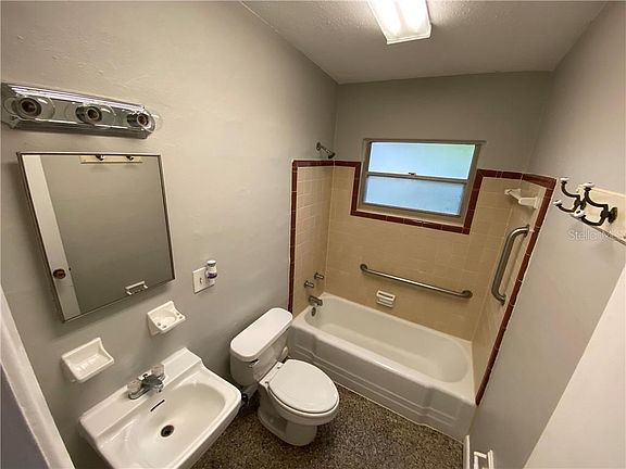5th image of 2619 E Pine St