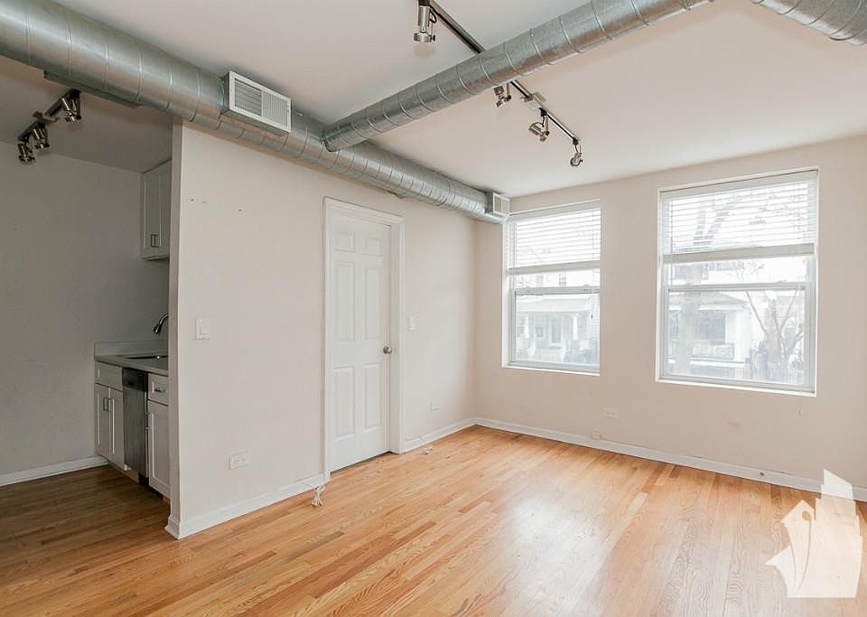 1st image of 2530 W Leland Ave #C05