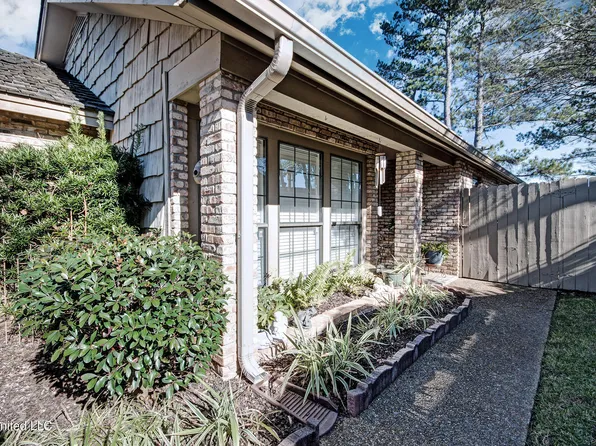 23 Club Oaks Cir, Pearl, MS 39208