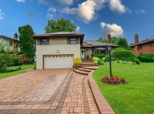 626 Nelson Pl, Westbury, NY 11590