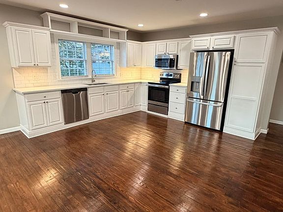 3rd image of 4502 Cauley Ln
