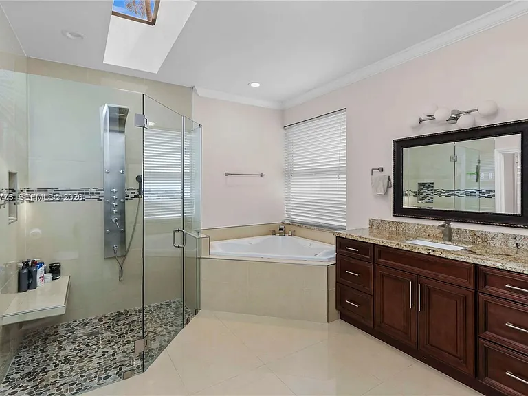 1530 Lacosta Dr W — Photo 21
