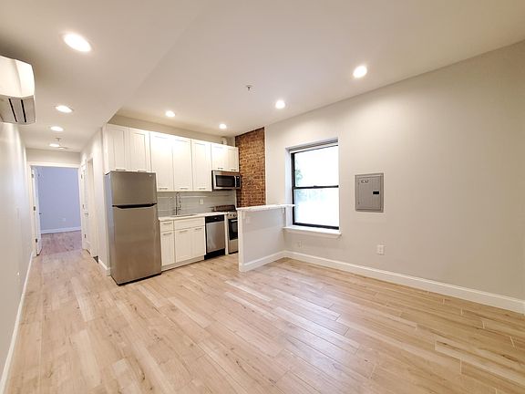 2nd image of 45 Clifton Pl #21B