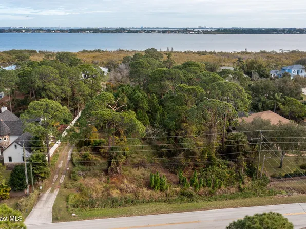 2146 S Courtenay Pkwy, Merritt Island, FL 32952