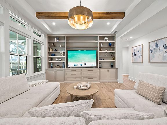 4th image of 153 Cedar St