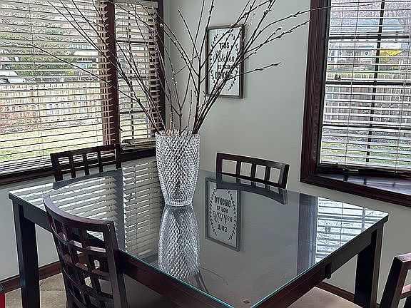 Eat- In Kitchen 