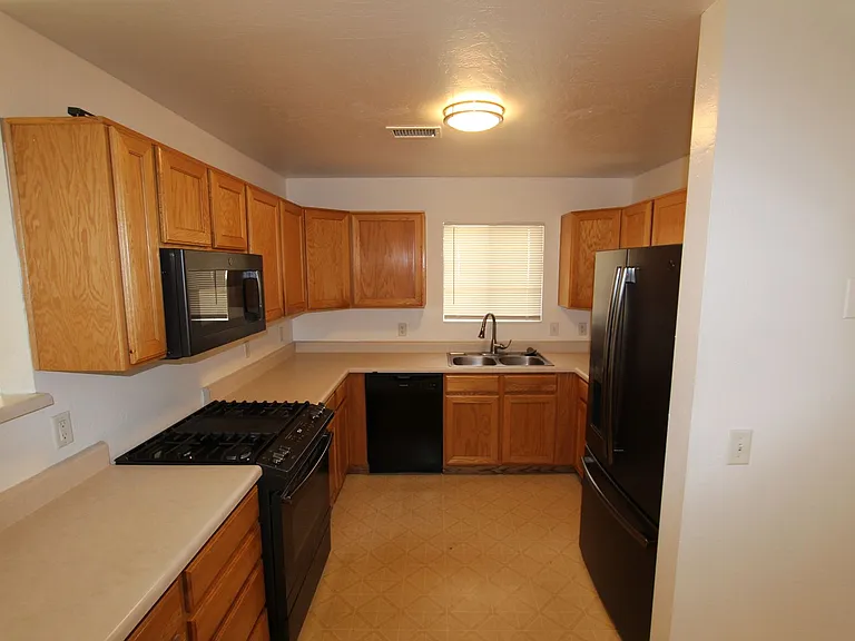 1909 E Maple Ave — Photo 7