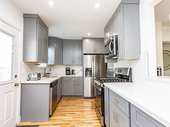 5th image of 4868 W 133rd St