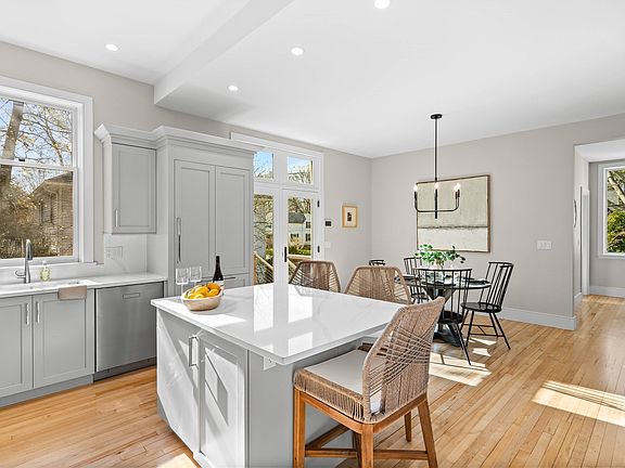 2nd image of 27 Lang St #27