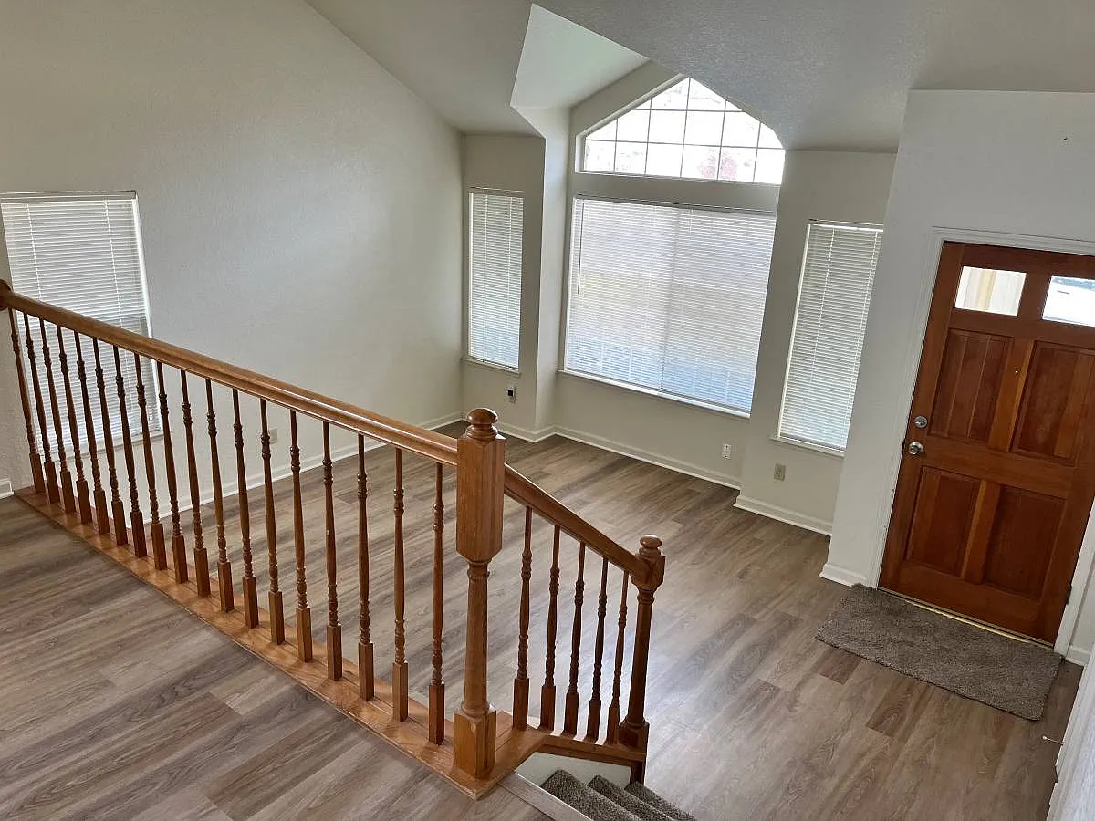 Building Photo - 2215 Americana Dr