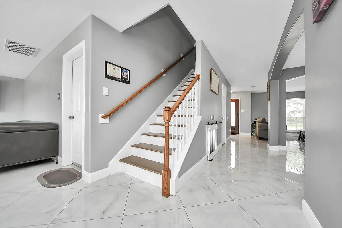 4 bed, 2.5 bath, 2678 sqft, $2,800 — Photo 4