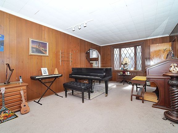 5th image of 64 Crosshill St