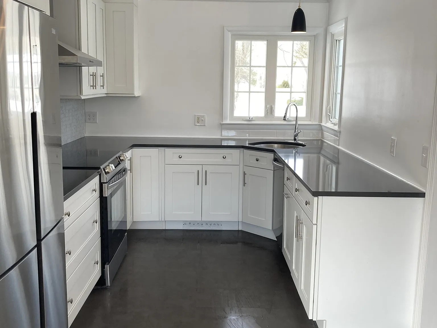 43 Joan Dr — Photo 3