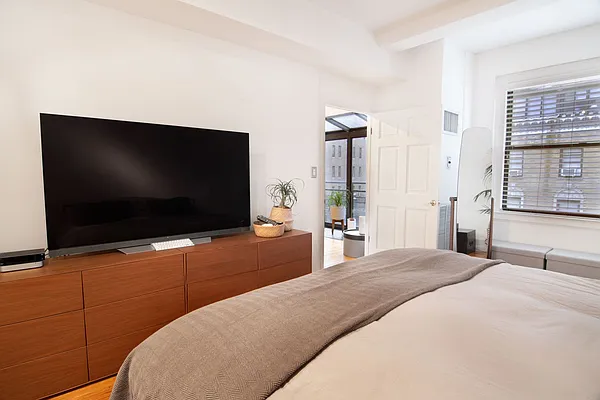 Rented by WAM Partners - William Moses Co. | media 77