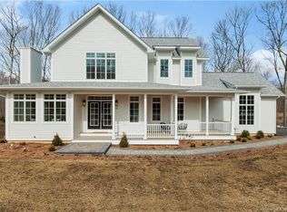 32 Lords Meadow Ln, Old Lyme, CT 06371