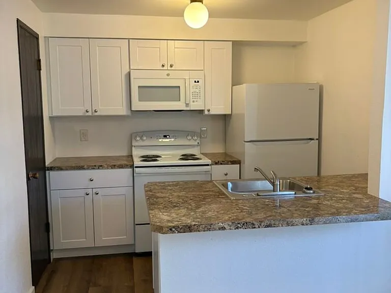 6113-6117 Addison Ct — Photo 4