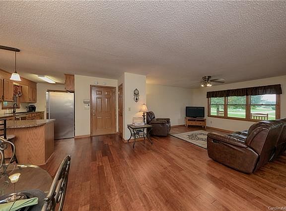 5th image of 148 Meadow Oaks Dr