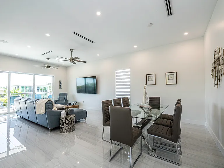 S Coconut Palm Blvd — Photo 8