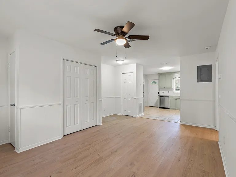 303 Springdale Dr #B — Photo 13