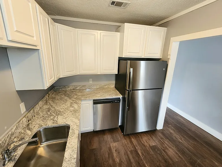 1316 Dexter Ave — Photo 6