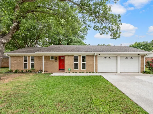 217 Glenn Dr, Hurst, TX 76053