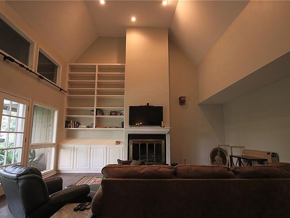 5th image of 671 Lakewood Dr #D