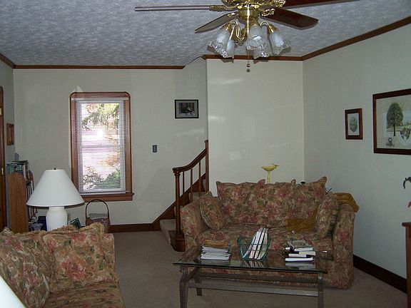 4th image of 195 Mapledale Ave
