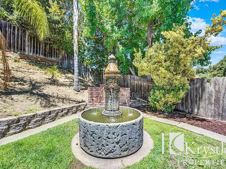 115 Daffodil Cir — Photo 24
